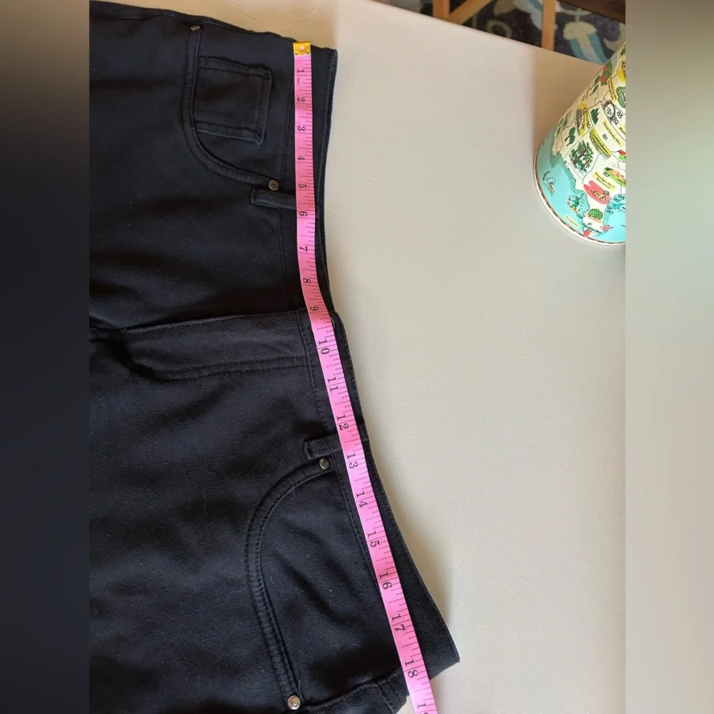 Like an Angel Elegant Black Capris - Picture 7 of 9